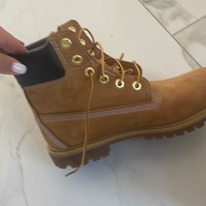 Like new, TIMBERLAND SHOES, Size 8 M